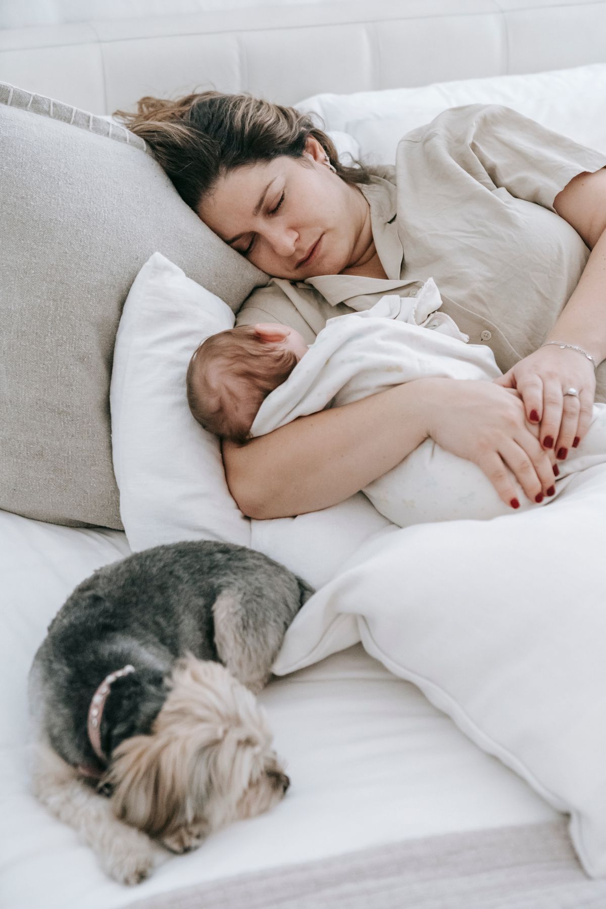 Mất ngủ sau sinh: vì sao khó ngủ và cách ngủ đủ giấc theo cữ bé