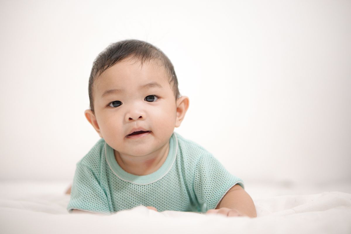 Tummy time cho bé: lợi ích, cách tập nằm sấp an toàn theo từng tháng tuổi